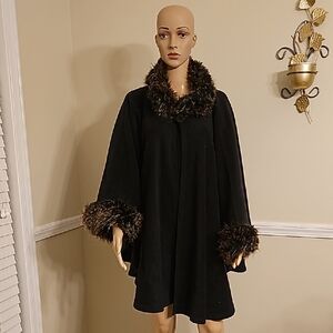Elegant Black Cape with Faux Fur Trim